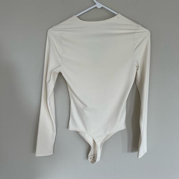 NWT Abercrombie & Fitch Cream Soft Collection Long Sleeve V-Neck Bodysuit (XS) - Picture 4 of 7
